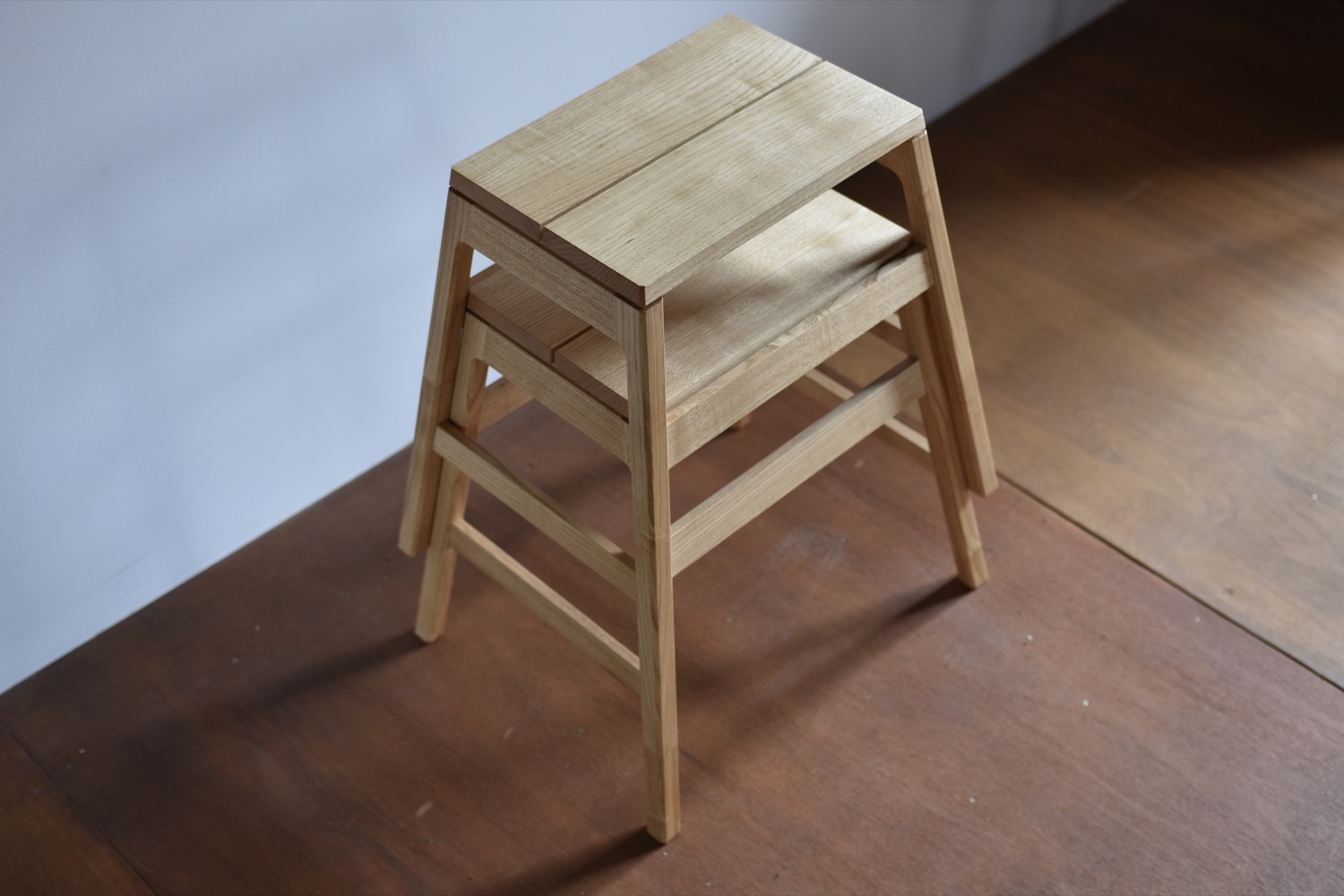 Stacking stool