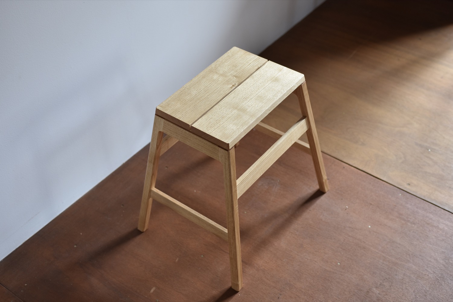 Stacking stool