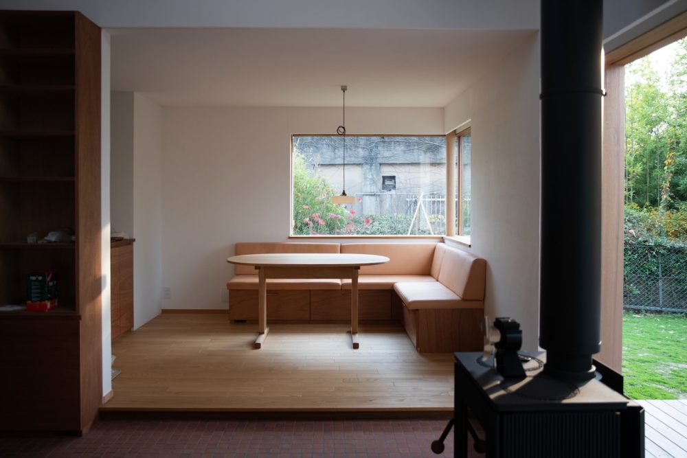 八尾の住宅　テーブル